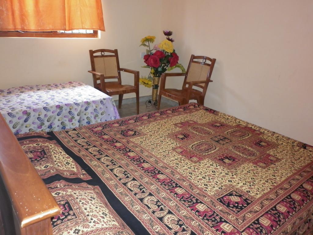 Seetha'S Hostel Negombo Room photo