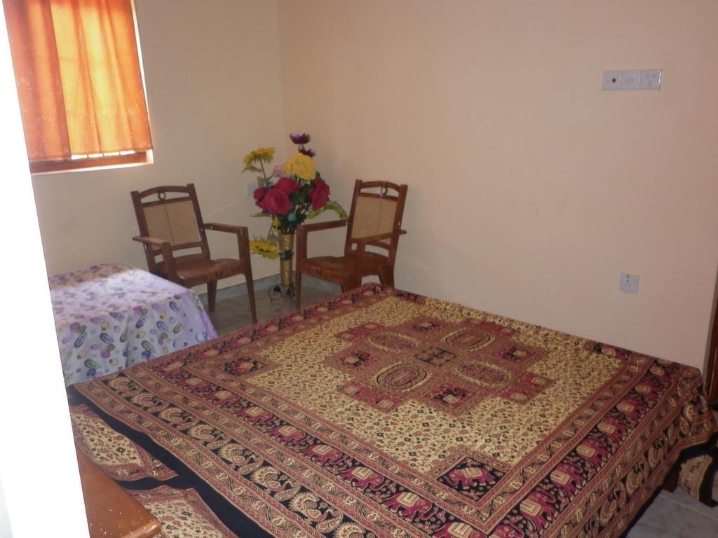 Seetha'S Hostel Negombo Room photo